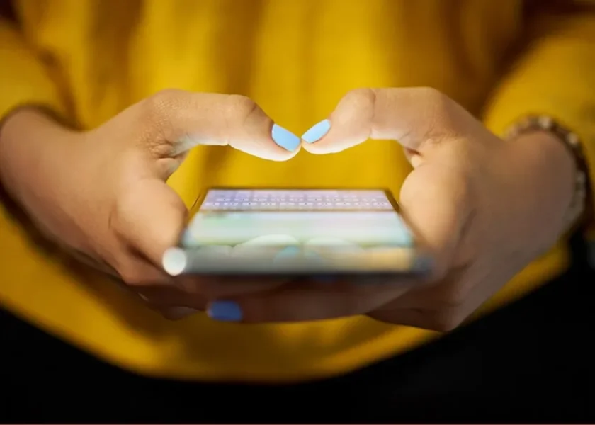 O mandato por um clique: como a presença de influenciadores digitais nas campanhas eleitorais pode significar um risco de “cartão vermelho”